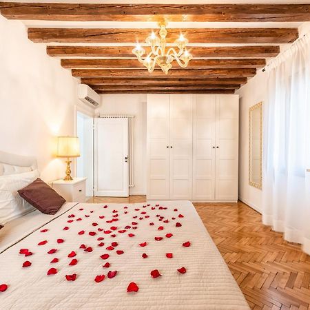 Casanova Fenice - Canal View Venedik Oda fotoğraf