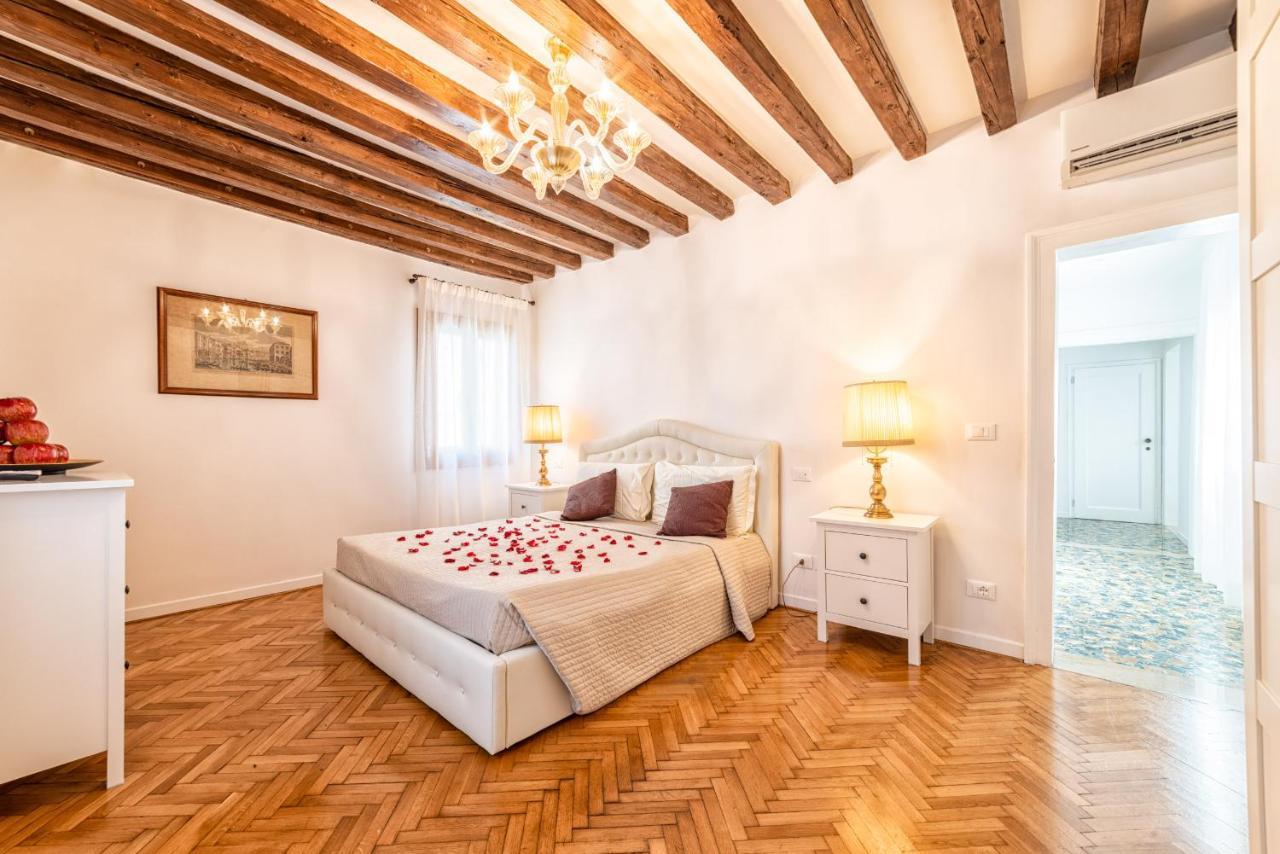 Casanova Fenice - Canal View Venedik Dış mekan fotoğraf